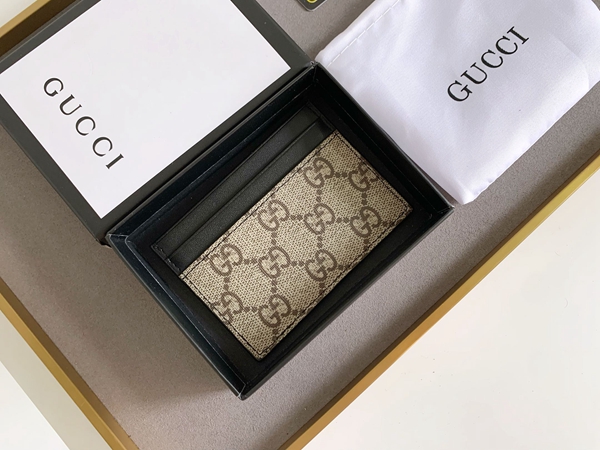 グッチ財布コピー背面デザイン